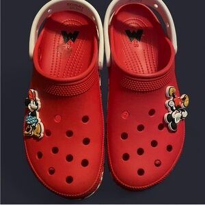 Like new woman’s Red Crocs Minnie & mickey Mouse clogs size 9